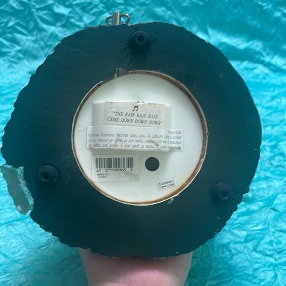 - Vintage Winnie the Pooh Springtime SnowGlobe - Picture 7 of 8